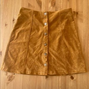 Adorable Papaya Button Mini Skirt Camel